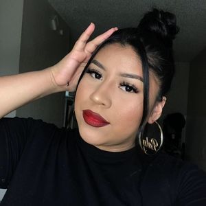 Meet your Posher, Adamari